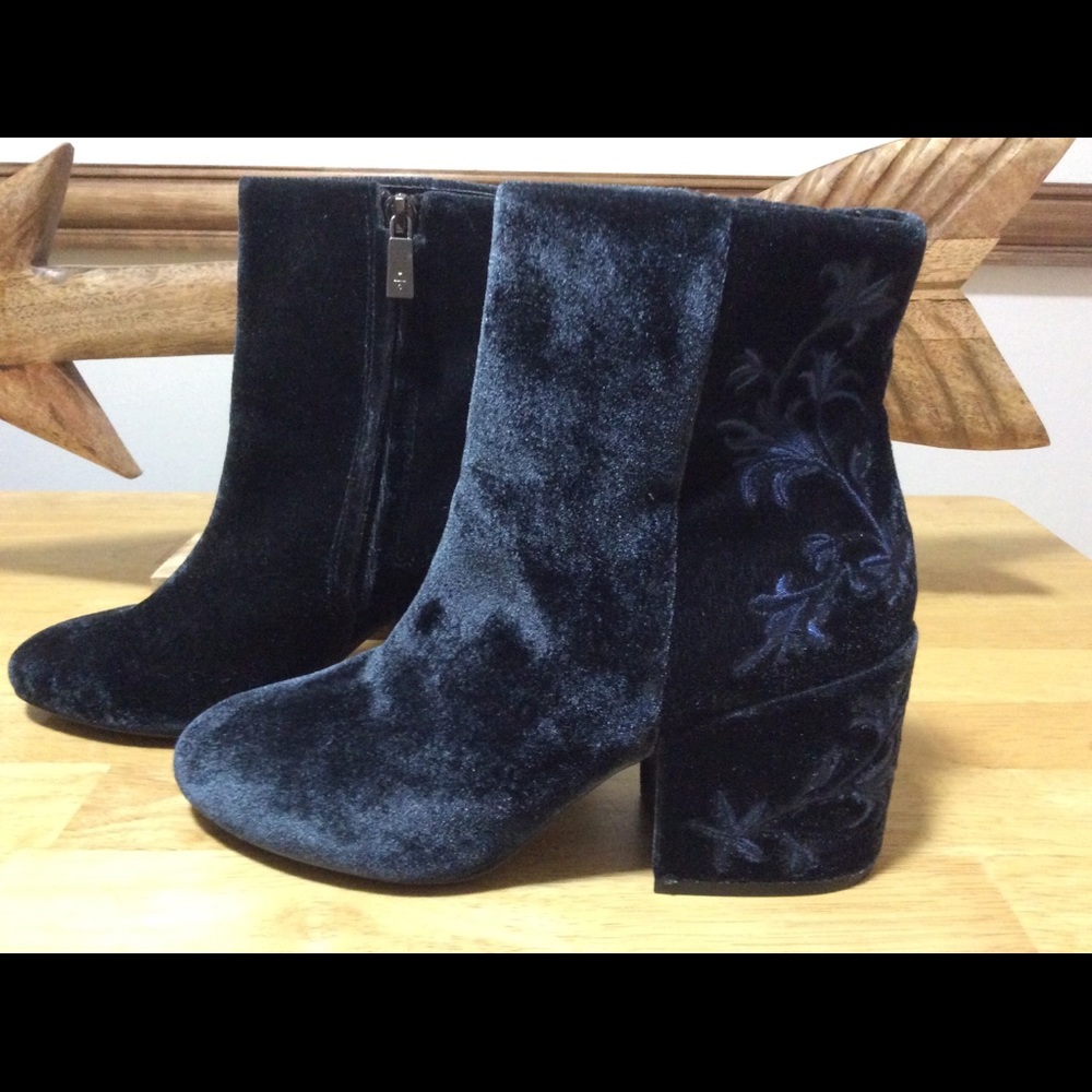 Kenneth Cole velvet style boot.